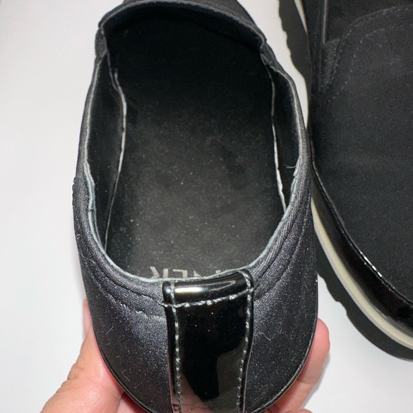 Donald J. Pliner Conner Loafer - Picture 9 of 13